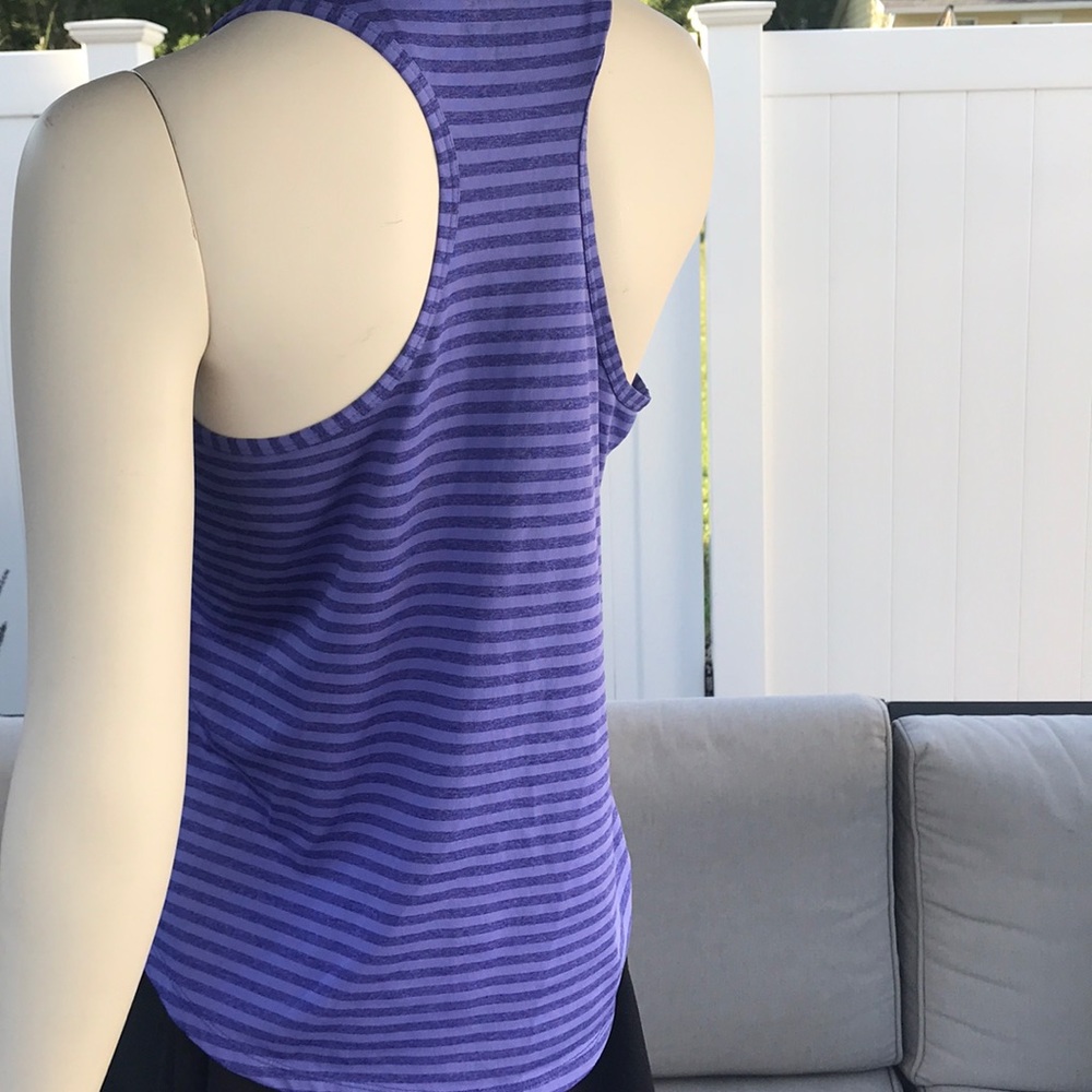 Workout top - Picture 2 of 4